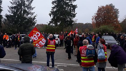 Illustration Nouveau débrayage contre les licenciements... qui annonce la grève