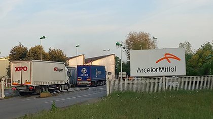 Illustration Travailleurs licenciés, actionnaires gavés