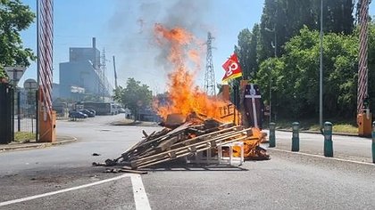 Illustration Contre les licenciements, blocage de l'usine