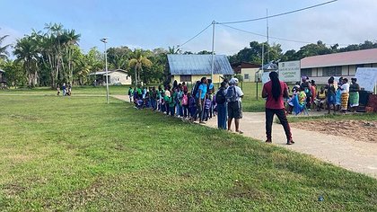 Illustration écoles bloquées par la population