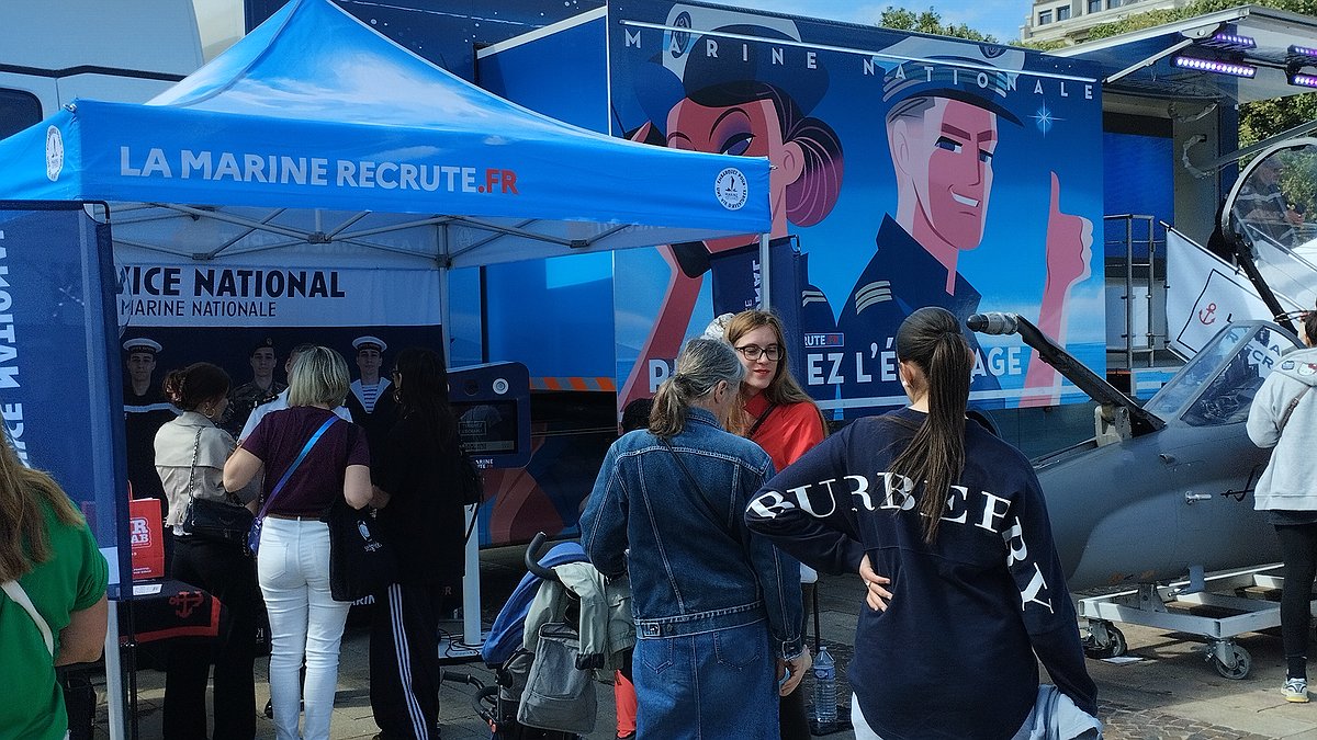 Illustration Les recruteurs de chair à canon font leur show
