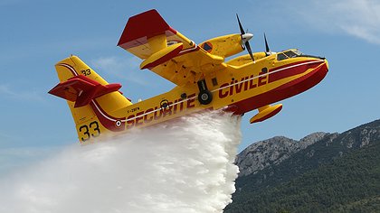 Illustration Canadair au compte-gouttes