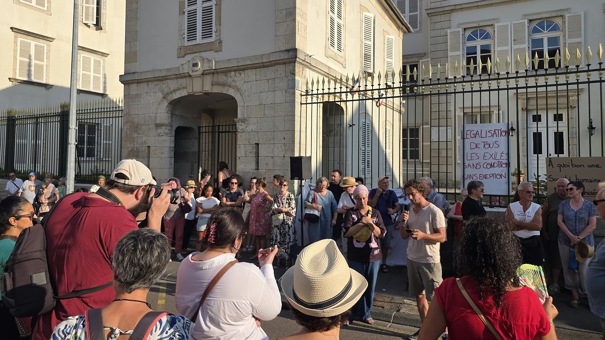 Illustration contre l’expulsion d’une mère de famille libérée du centre de rétention de Metz