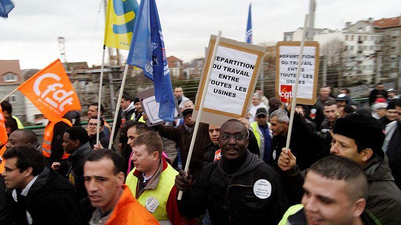 Illustration - milliards aujourd’hui, suppressions d’emplois demain