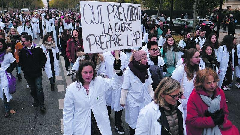 Illustration - les digues vont-elles tenir ?