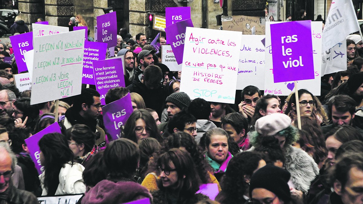 Illustration - Darmanin fait de la mousse
