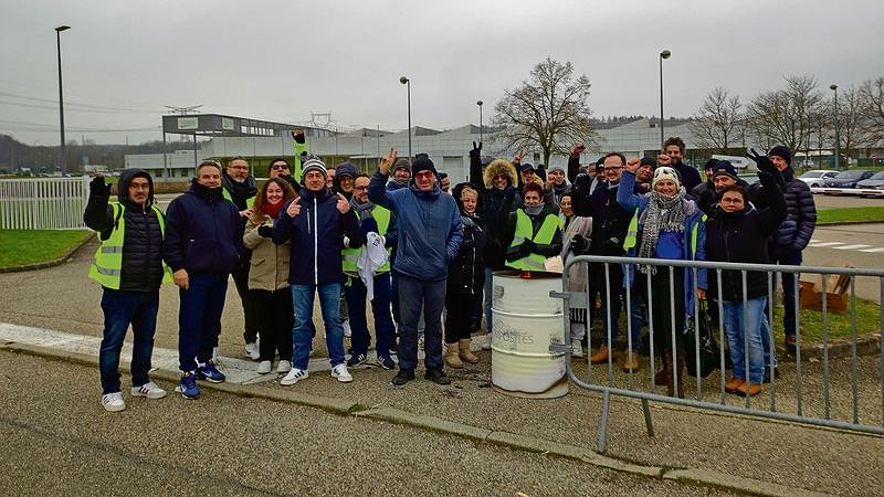 Illustration - les travailleurs maintiennent la pression