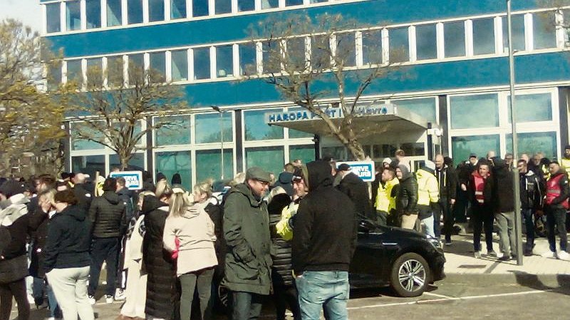 Illustration - des embauches pour les portuaires, pas pour la guerre