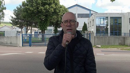 Illustration Contre à la marche à la guerre, le drapeau rouge des travailleurs